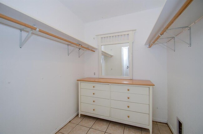 Building Photo - 11906 Pepperdine Ln