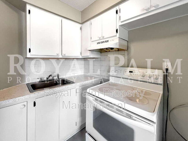 Building Photo - 13037 First Street- 1