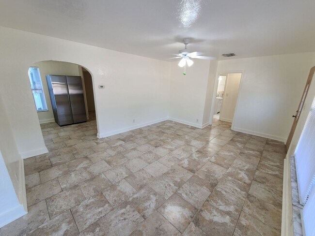 Building Photo - Stunning Corner-Lot Rental: 4BR/2BA with Courtyard