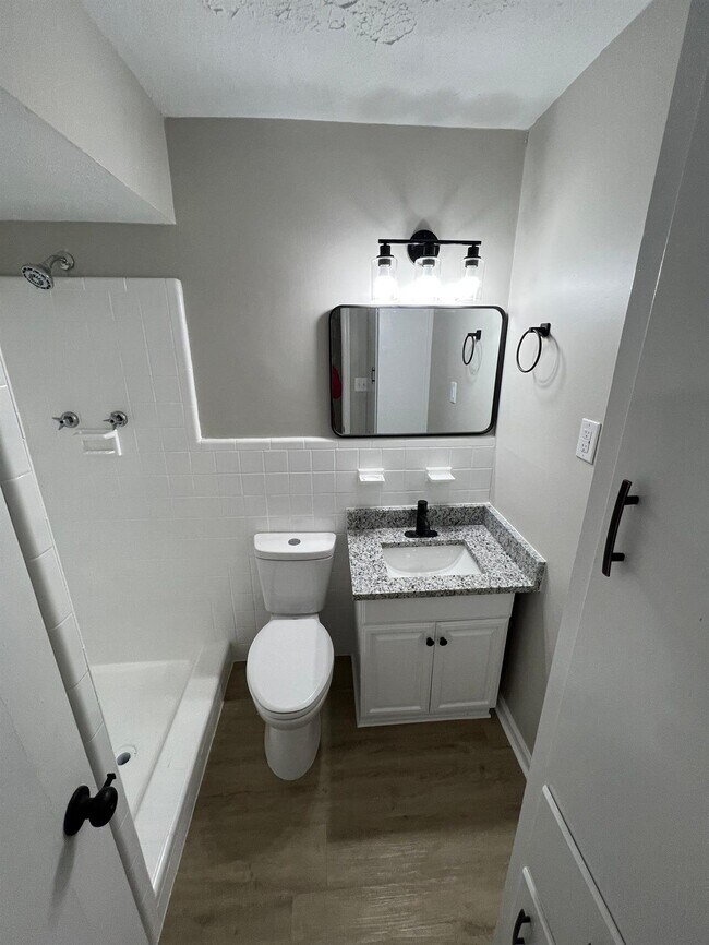 Building Photo - 4454 Lapaloma Dr