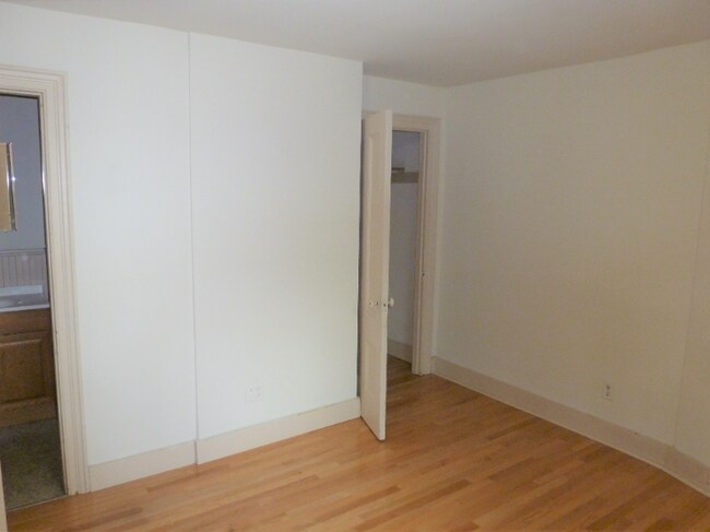 Building Photo - 97 N Winooski Ave