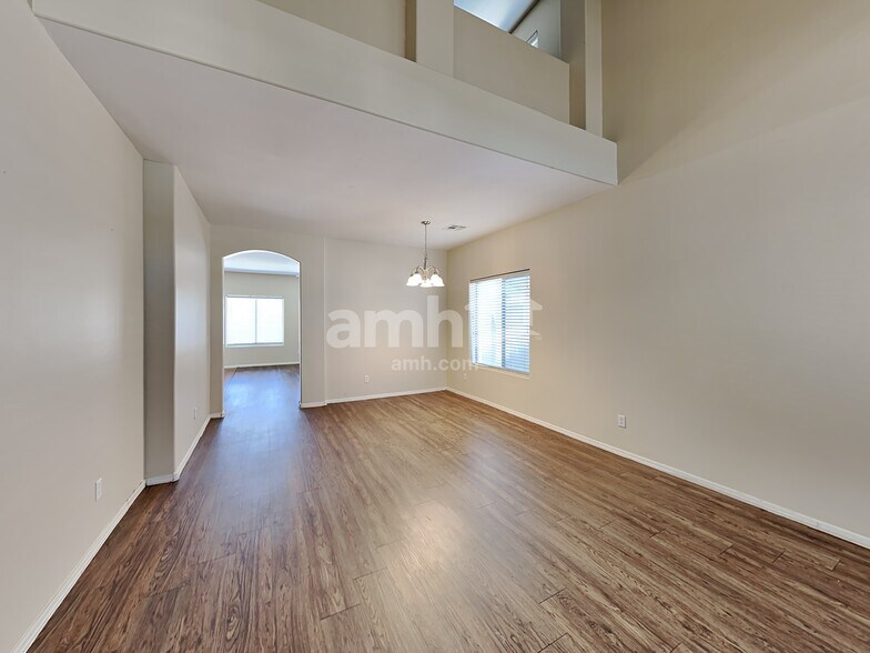 Building Photo - 25841 W Miami St