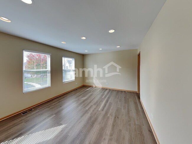 Building Photo - 818 Glen Cove Ln