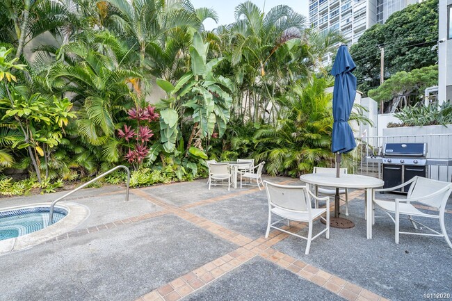 Building Photo - PUNAHOU REGENCY 3 BED 2 BATH!