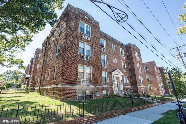 Building Photo - 1404 Tuckerman St NW