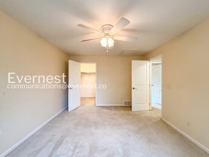 Building Photo - 9225 Clermont Dr