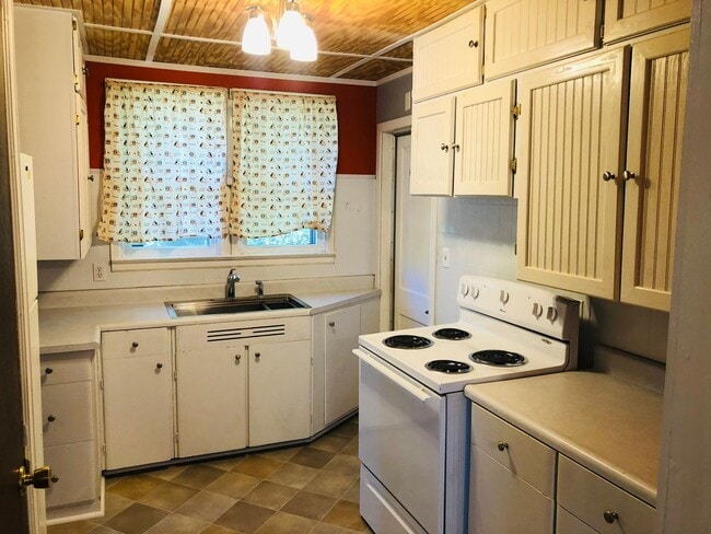 Building Photo - 2-Bed House in Reinbeck