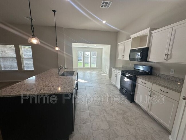 Building Photo - 13143 S 72nd E Ave