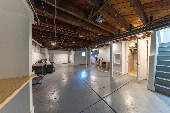 Building Photo - Gorgeous U-City Pershing Ave 4 bedroom/3 bath GEM - Fully Furnished with CLASS AND ELEGANCE - Mus...