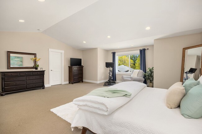 Building Photo - Bainbridge Island Home