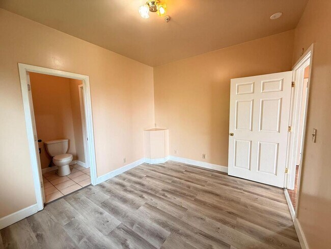 Building Photo - 8027 Ney Ave