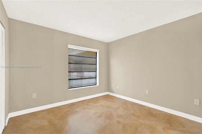 Building Photo - 9255 SW 125th Ave