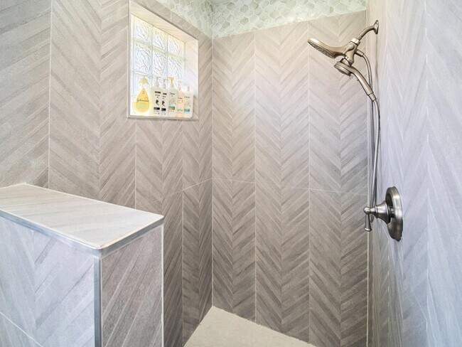 Building Photo - 2281 SW Starling Dr