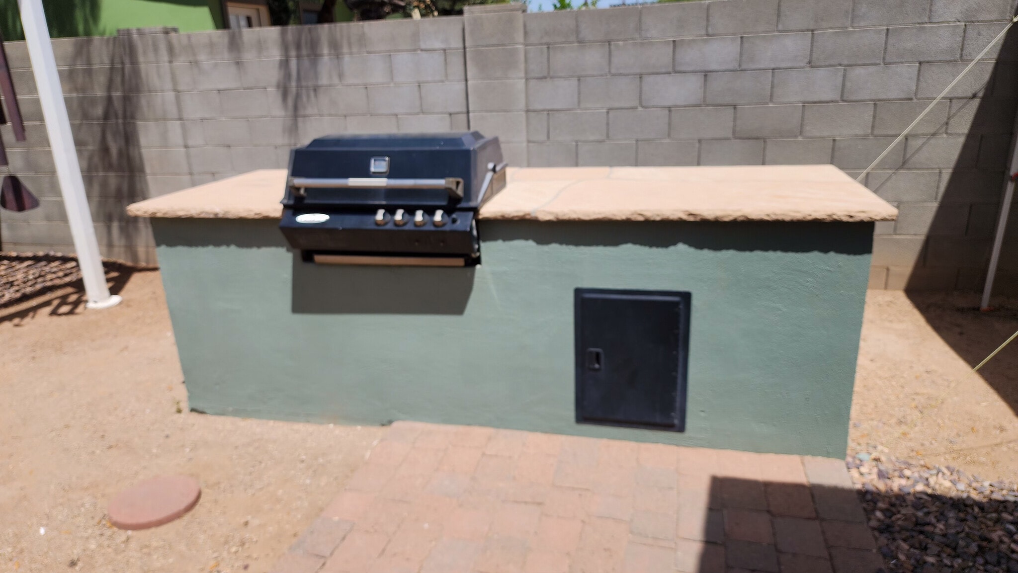 BBQ Island - 60 W Lewis Ave