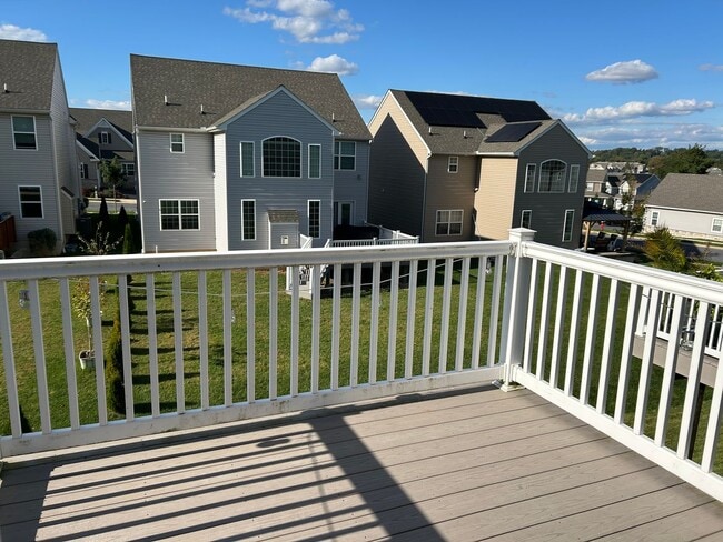 Building Photo - Stunning 4 bedroom 2.5 Bathroom Home in Ma...