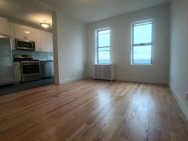 Building Photo - "Charming 1-Bedroom Haven on Cabrini Blvd – 600 Sq Ft of Cozy Comfort!"