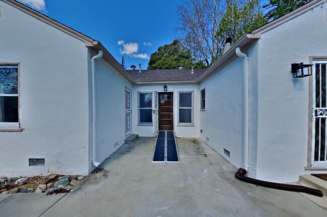 Building Photo - Charming Land Park Cottage – A Hidden Gem in the Heart of the City
