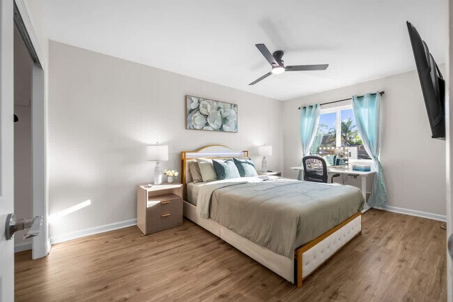 Building Photo - 13737 Via Tres Vistas