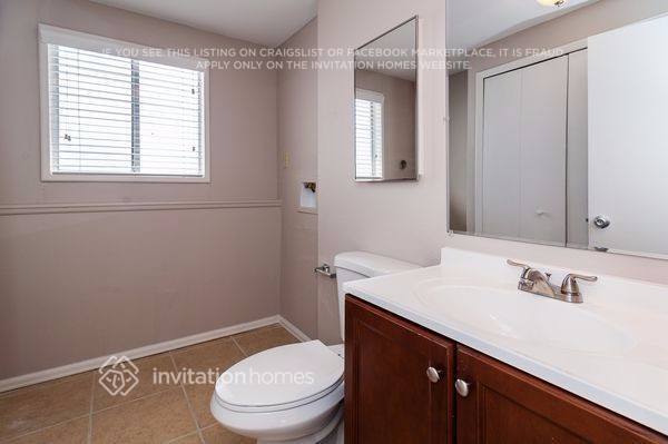 Building Photo - 17430 E Gunnison Pl