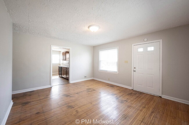 Building Photo - "Charming 2-Bedroom Retreat in Indianapoli...