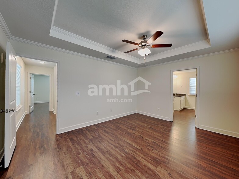 Building Photo - 1010 Tan Tara Trl