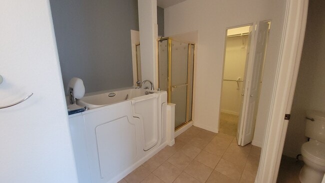 Building Photo - Beautiful Single Story Townhouse with Den & Attached 2-Car Garage