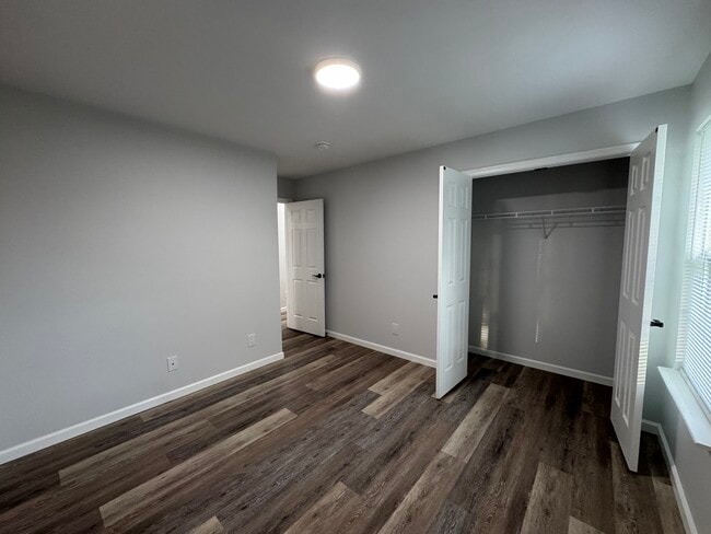 Building Photo - 357 Pine Ave