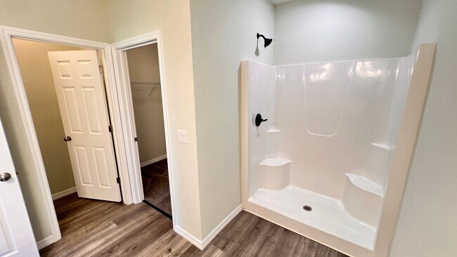 Building Photo - DISCOVER THE BEAUTIFUL 2 Bd/2Ba Duplex in Sebring!!