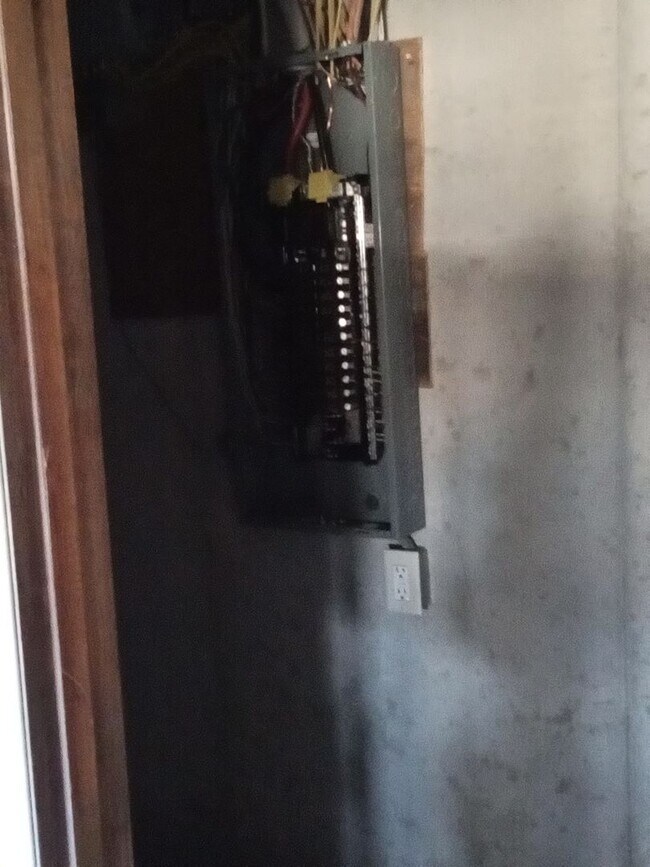 Building Photo - Coming soon! Newly Renovated SF in Liberty