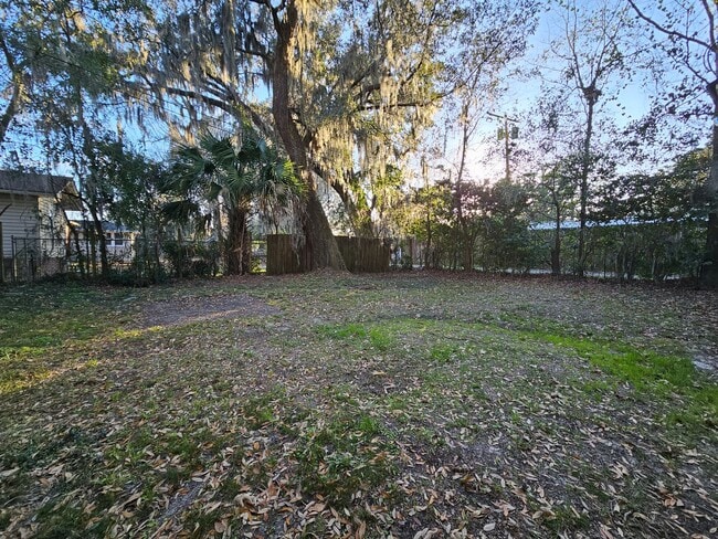 Building Photo - 3 Bedroom, 2 bath w/ detached 1 bed/ 1 bath Mother in law suite.  A MUST SEE!!