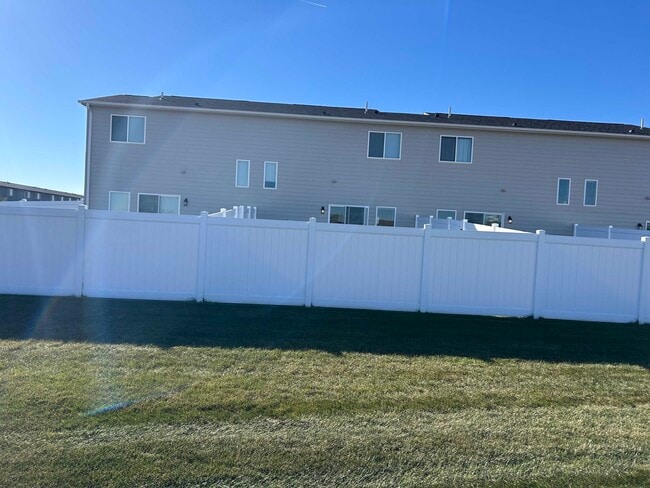 Building Photo - 6103 S Alki Pl