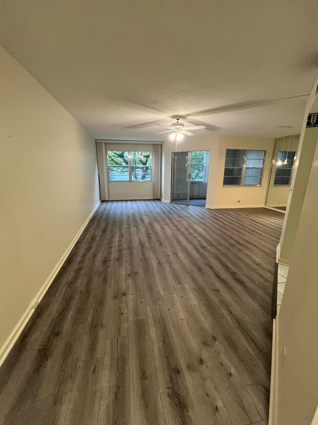 Building Photo - 12600 SW 5th Ct