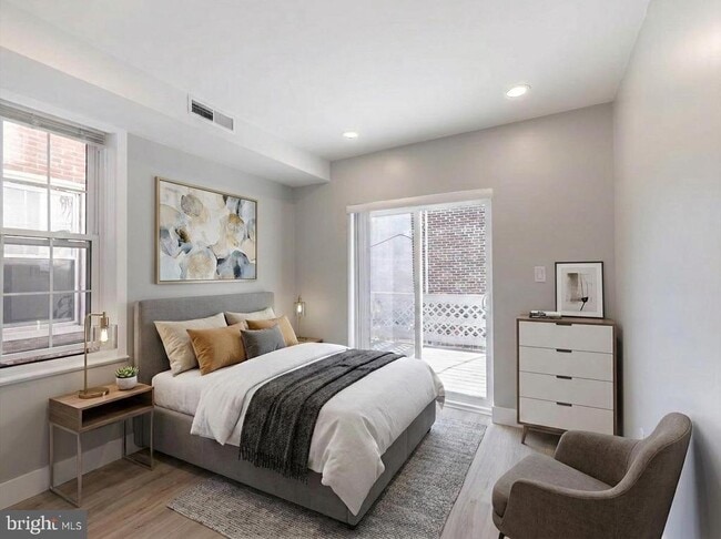 Building Photo - 672 N 19th St