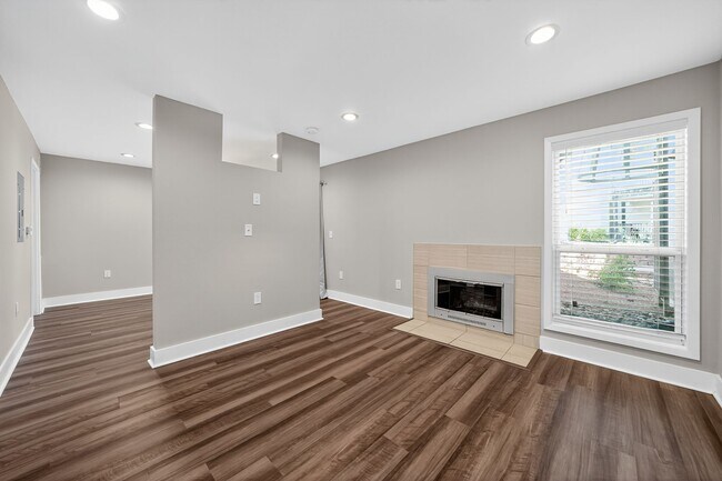 Building Photo - 935 La Posada Dr