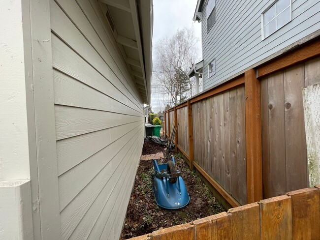 Building Photo - Charming and Updated 1913's Home! Woodstoc...