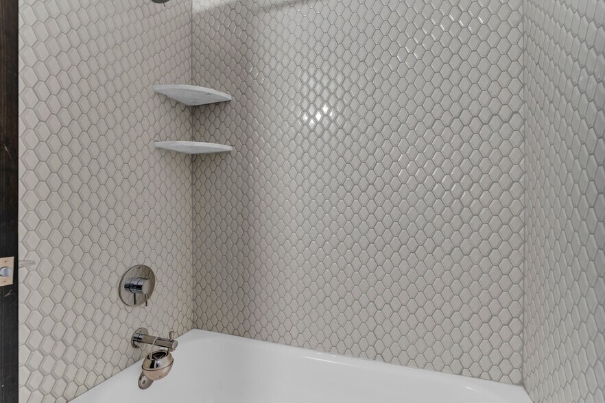 Building Photo - 438 Selden St