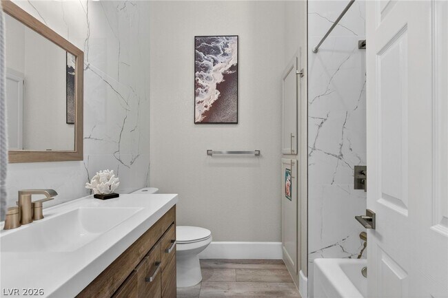 Building Photo - 363 E Robindale Rd