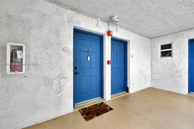 Building Photo - 8609 SW 68th Ct