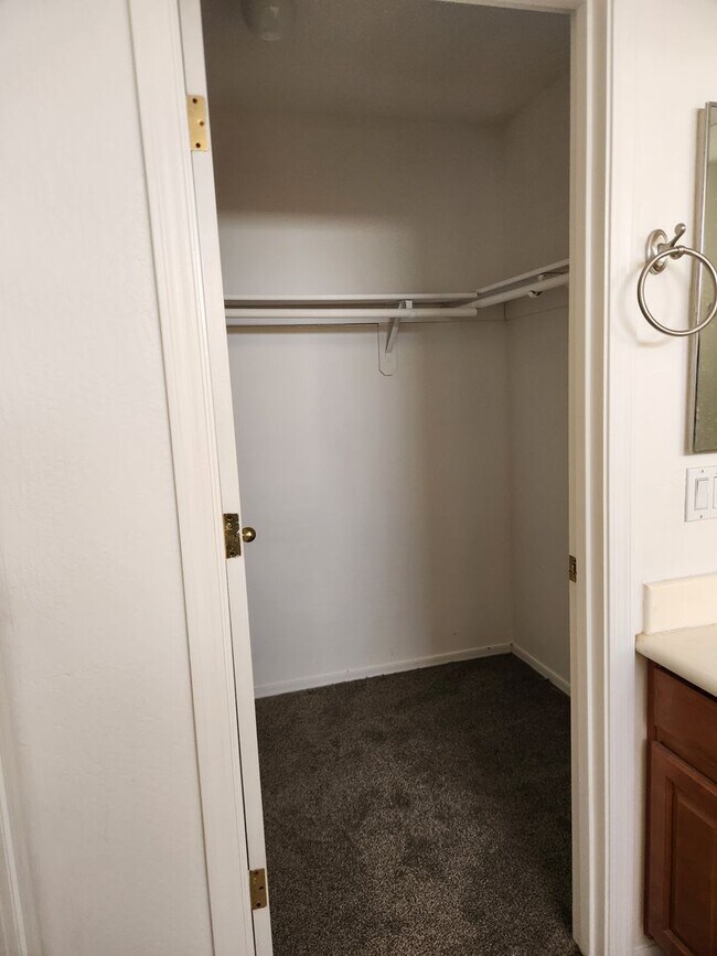 Building Photo - Sundance golf community home, 3 car garage, RV gate