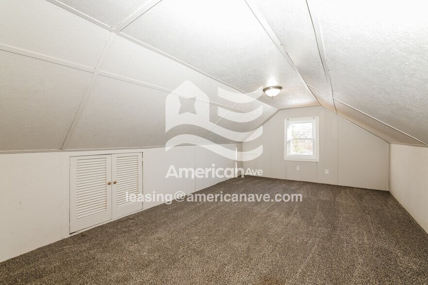 Building Photo - 4204 Sylvan Dr