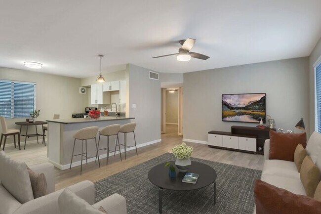 Building Photo - ONE MONTH FREE RENT!! SELECT UNITS!! U of ...