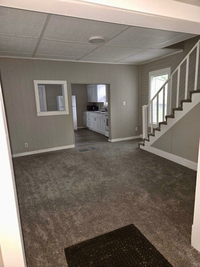 Building Photo - 725 W Cavour Ave