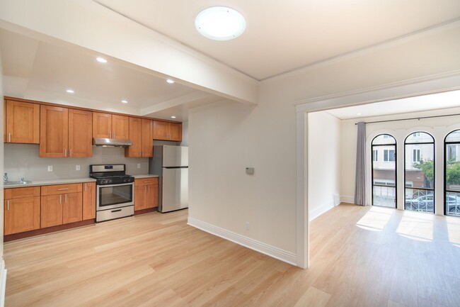 Building Photo - TOTAL REMODEL HUGE 3BR/3BA 1700sf w Garage...