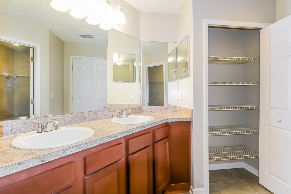 Building Photo - 11250 Hudderfield Cir S