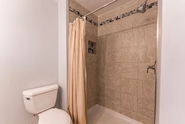 Building Photo - 3 Bed 2 Bath 2 Car Garage Home Available 07/01/2026!!