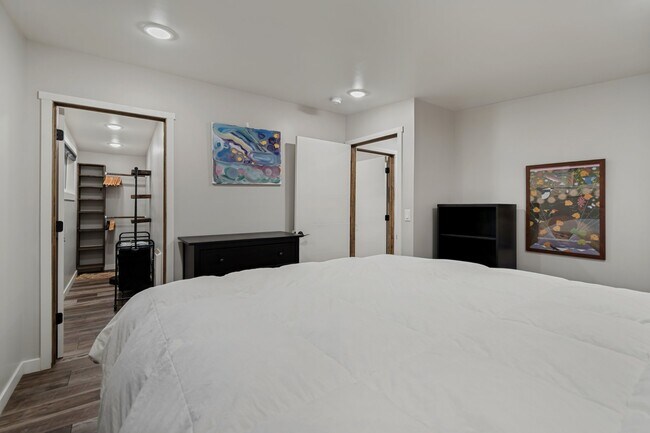 Building Photo - 2065 E Bo Mar Dr