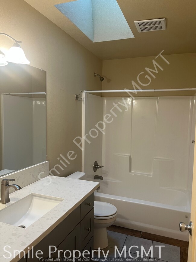 Building Photo - 5914 SE 136th Ave