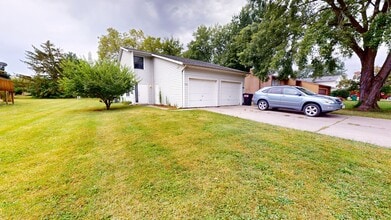 Building Photo - Attached Garage - Spacious 2 bedrooms