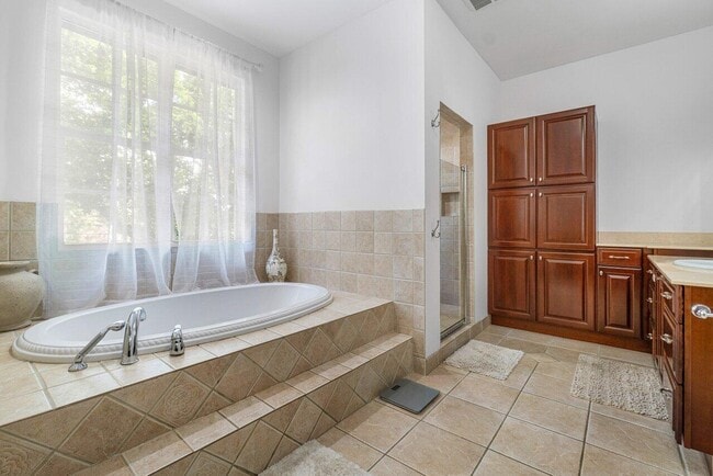 Building Photo - 783 Toledo Dr