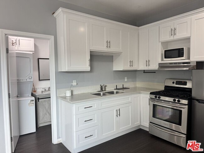 Building Photo - 727 S Gramercy Dr